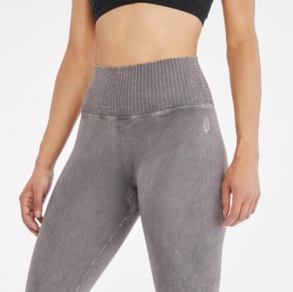 FREE PEOPLE Movement Mineral Wash Grey Good Karma Leggings Size M/L NWOT - Picture 3 of 9